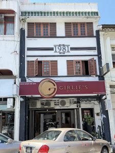 Girlie’s Café Logo